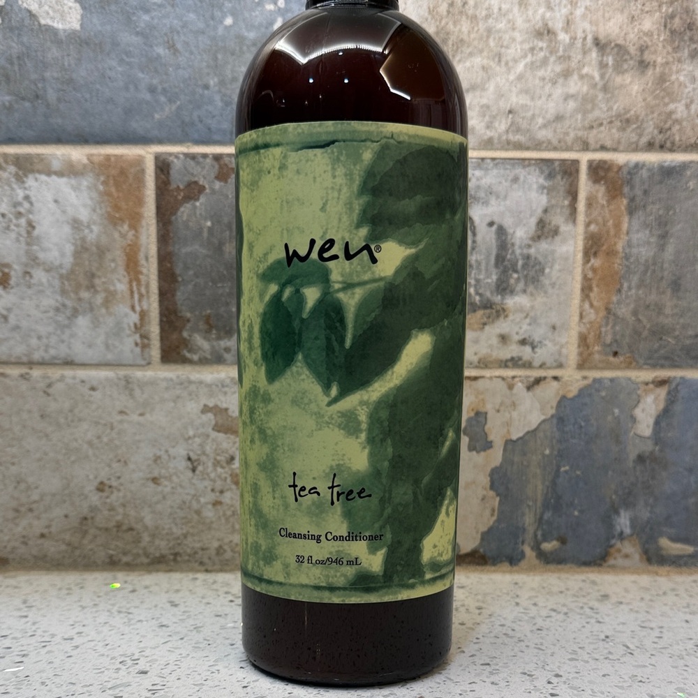 WEN Tea Tree Cleansing Conditioner in Green Bottle